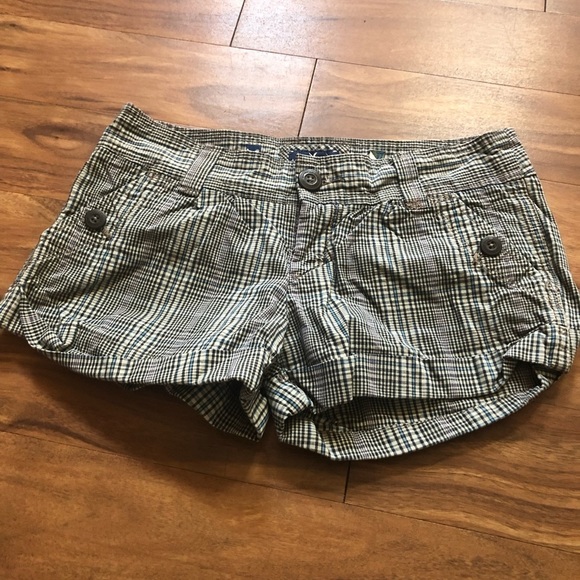 American Eagle Outfitters Pants - American Eagle shorts plaid size 2